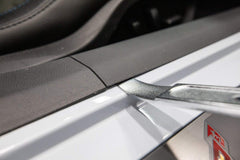 METAL MAGERY close-up of thin tip revealing precise leverage advantage