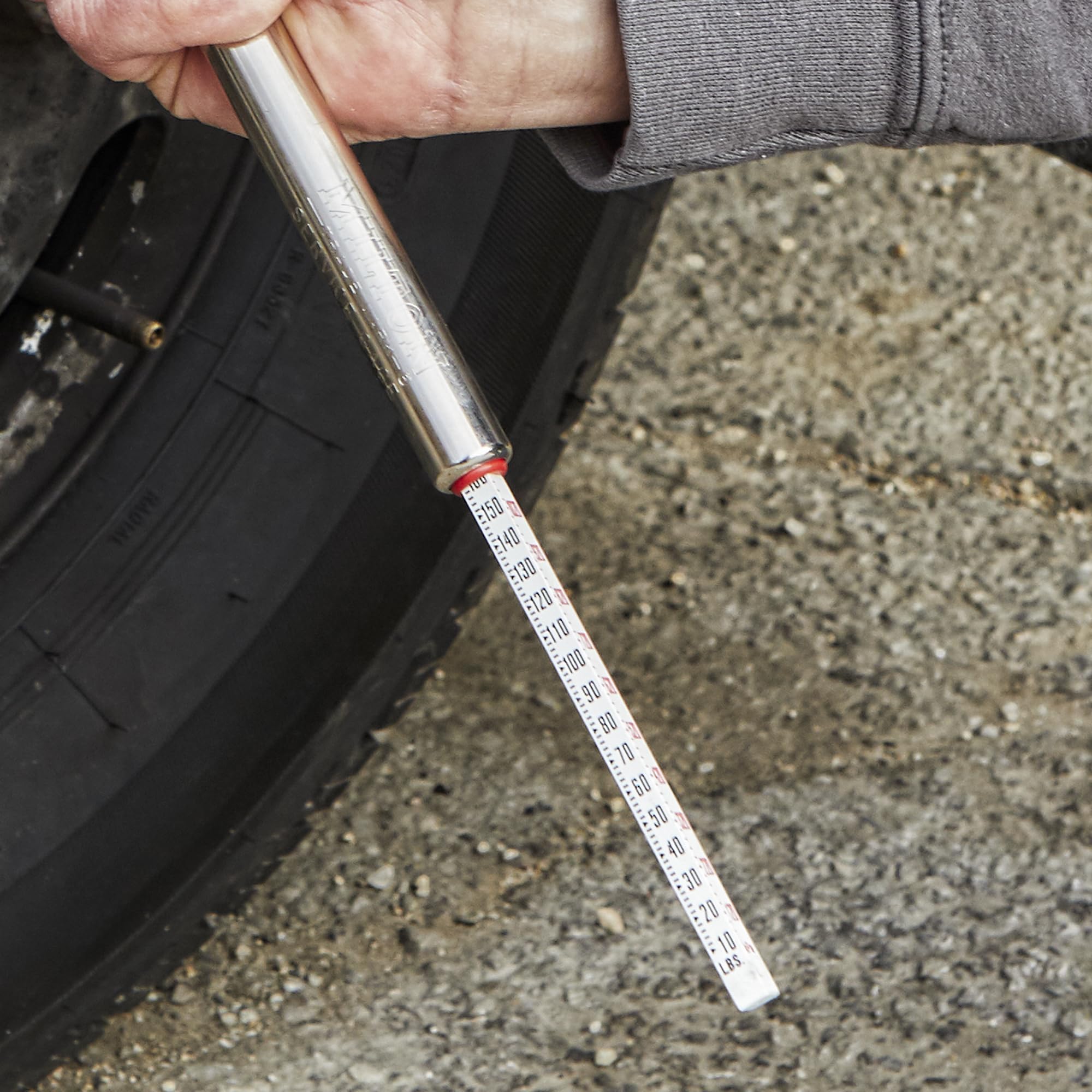Milton S-986 dual head engaged on inner dual tire valve to speed inspections