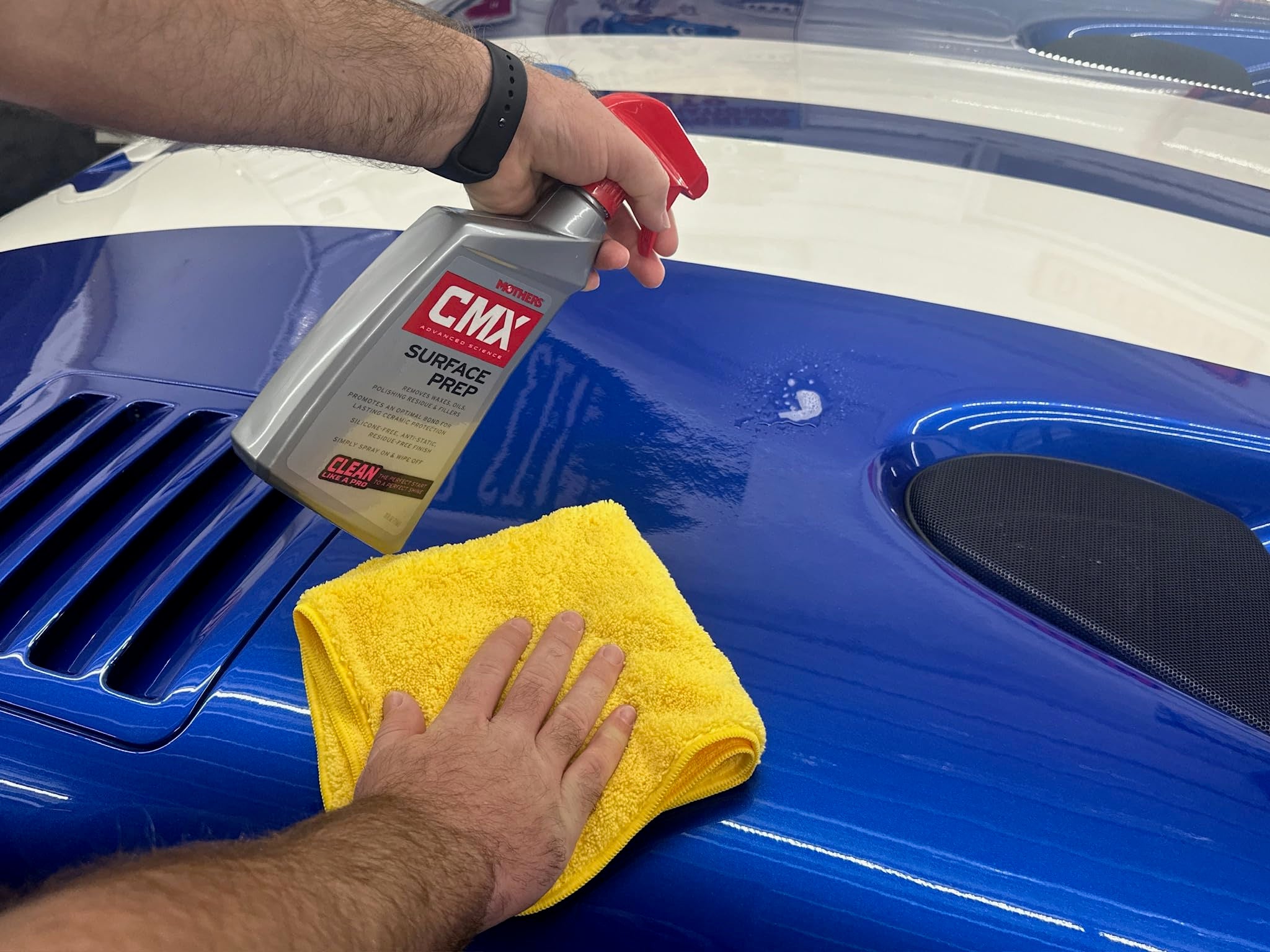 Mothers CMX close-up wiping paint, showing residue-free finish
