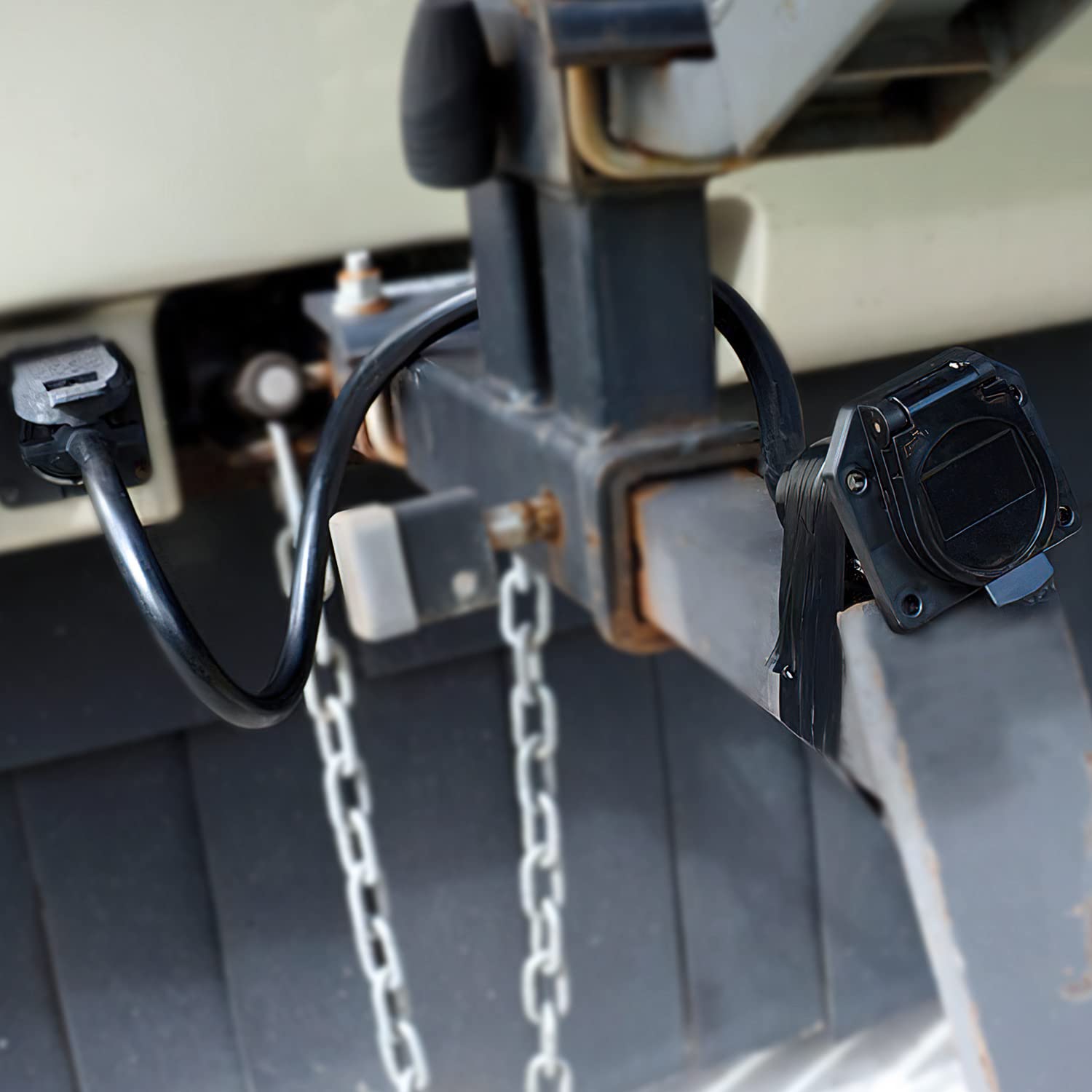 Nilight close-up of 7-blade socket interior, clear contact visibility for durability