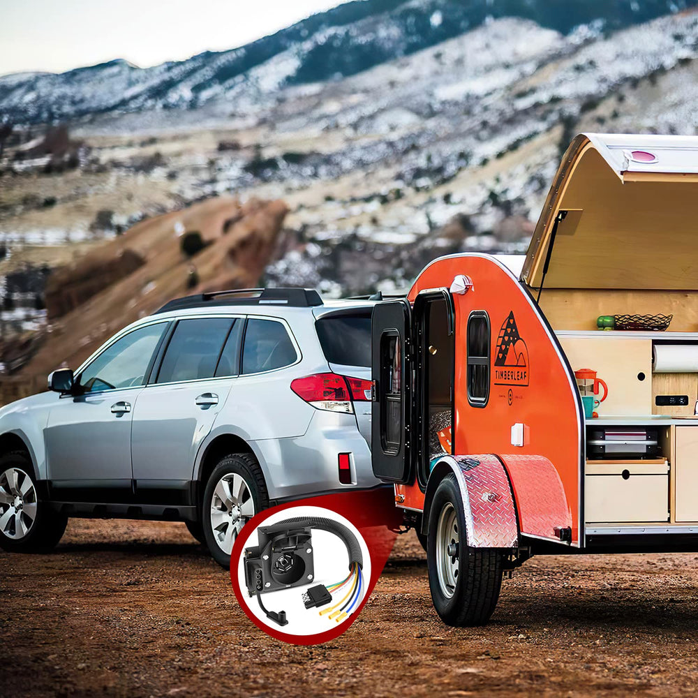 Nilight dust cover closed on 7‑pin showing weather resistance and contact protection
