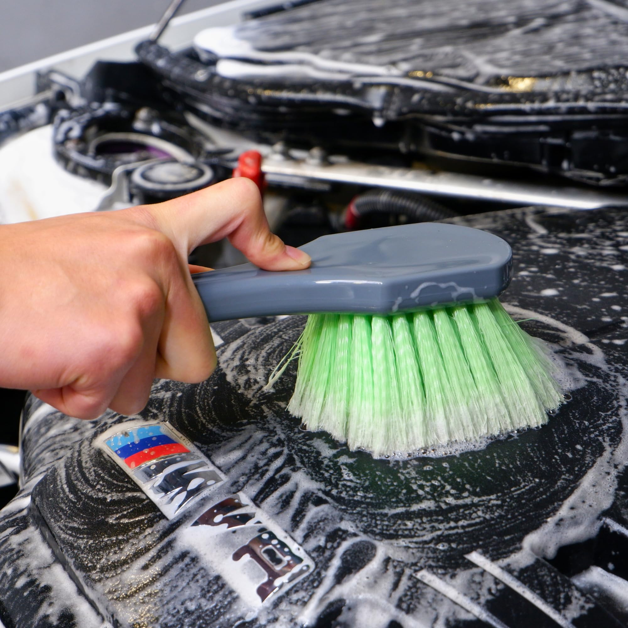 oesee long bendable brush close-up demonstrating reach and control