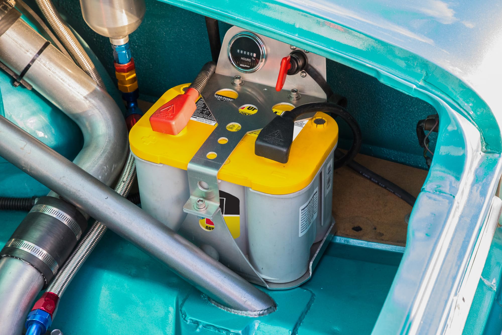 OPTIMA YELLOWTOP sealed case angle shot showing maintenance-free benefit and leak protection