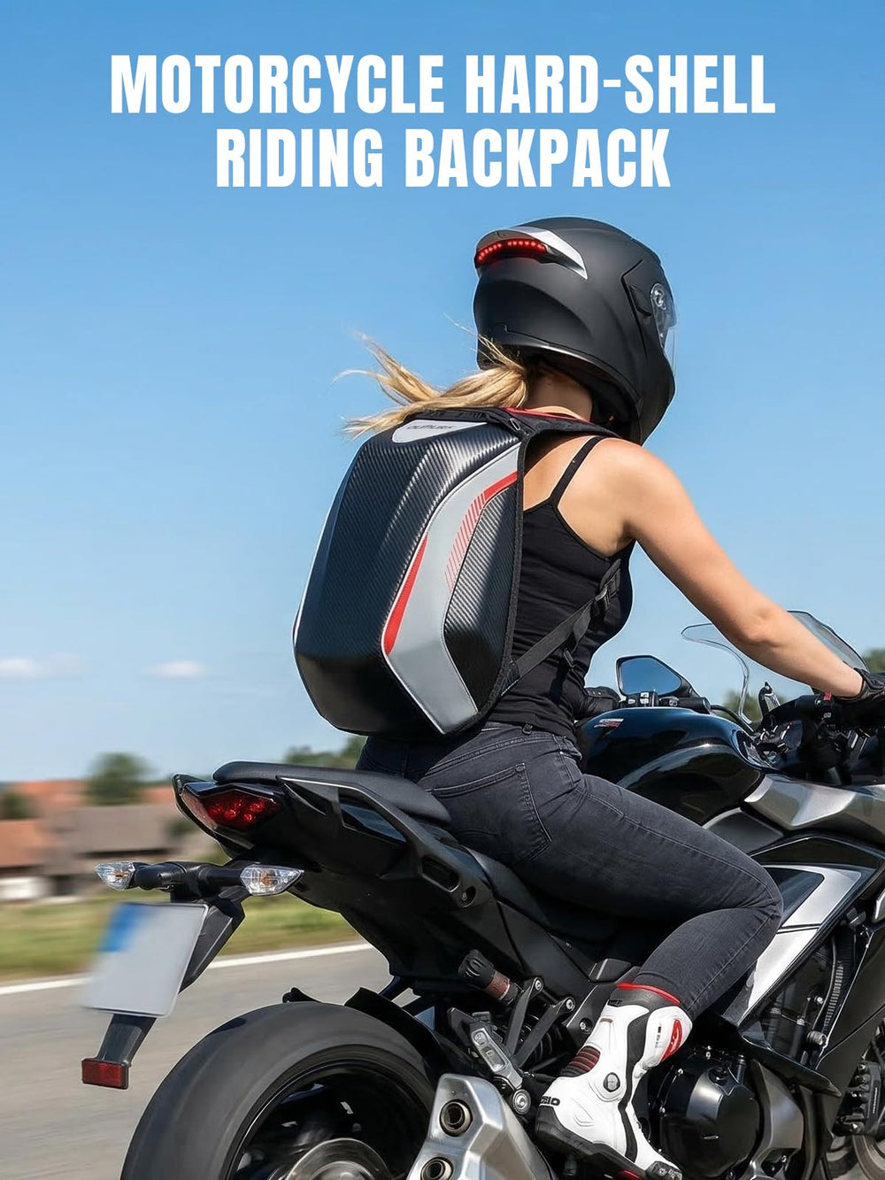 Oumurs on a rider during a day ride demonstrating secure carrying