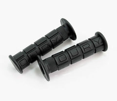 Oury grip texture close-up highlighting anti-vibration pads for improved comfort
