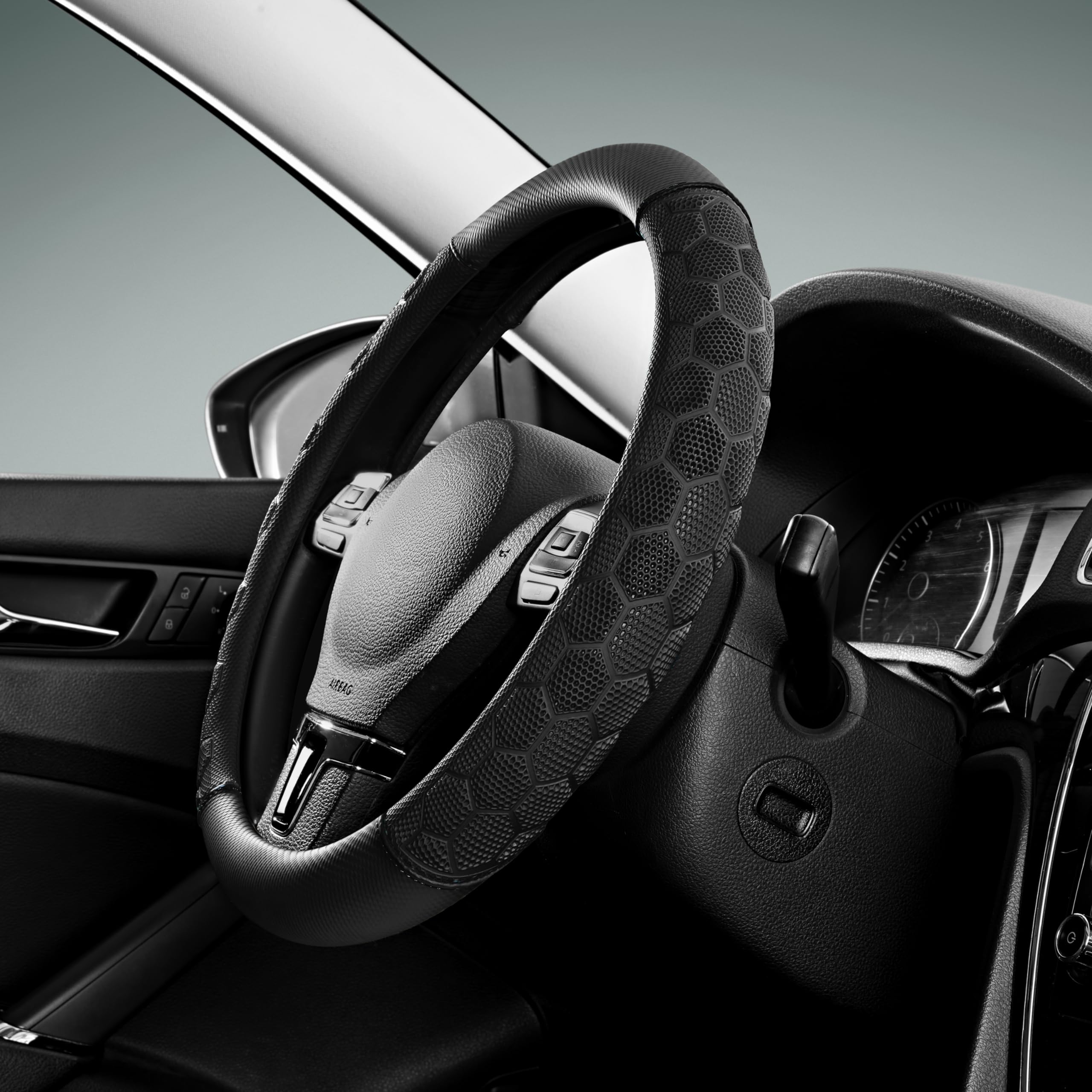 PIC AUTO front view showing black football-pattern cover and fit for cars