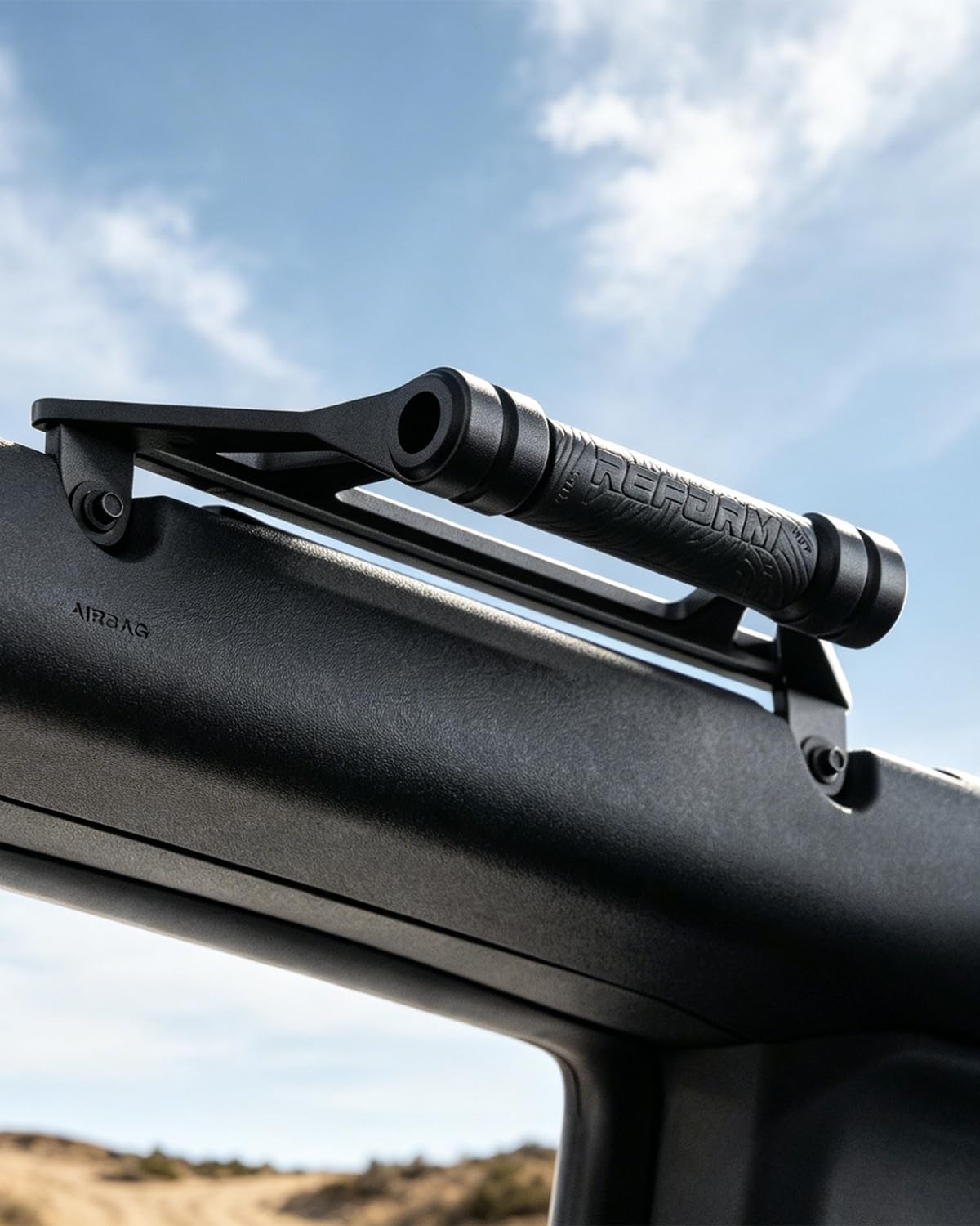 REFORM DESIGN close-up of contour line pattern for improved grip and comfort