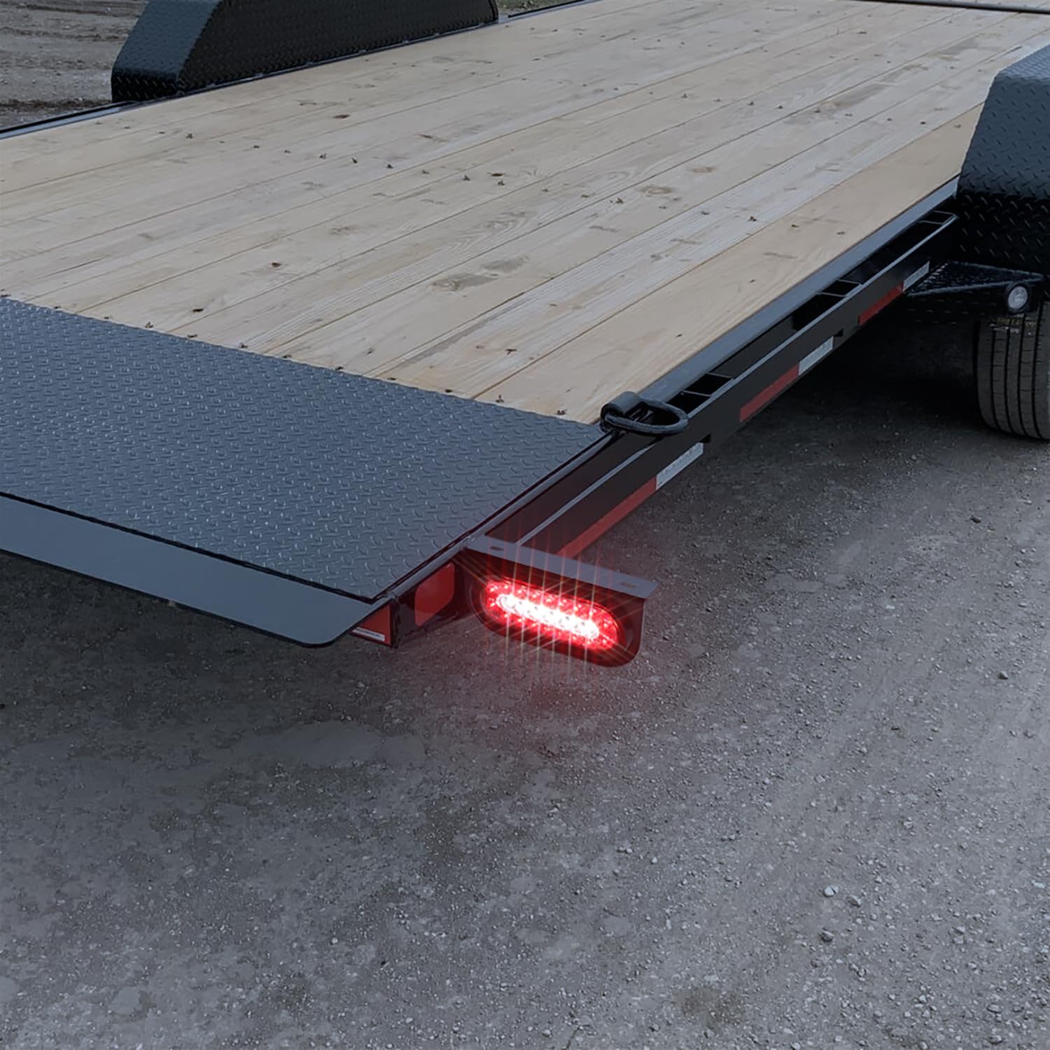 RONSTA trailer lit at night showing enhanced road visibility and contrast benefit