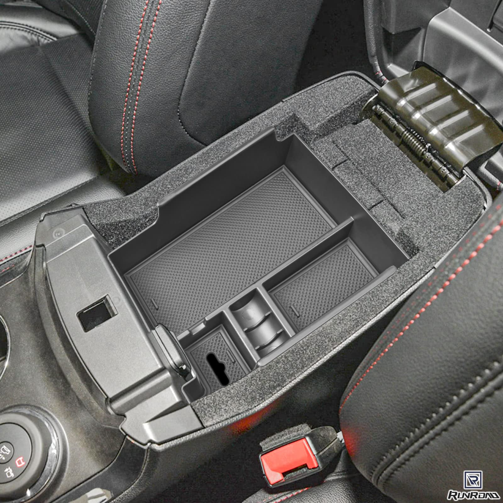 RUNROAD hand holding insert illustrating compact size and quick install