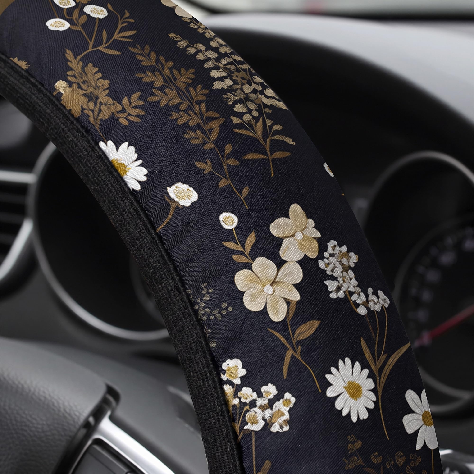 SAADIAUTO installed on steering wheel demonstrating easy slip-on fit