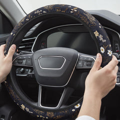 SAADIAUTO inner non-slip grip detail adding secure control while driving