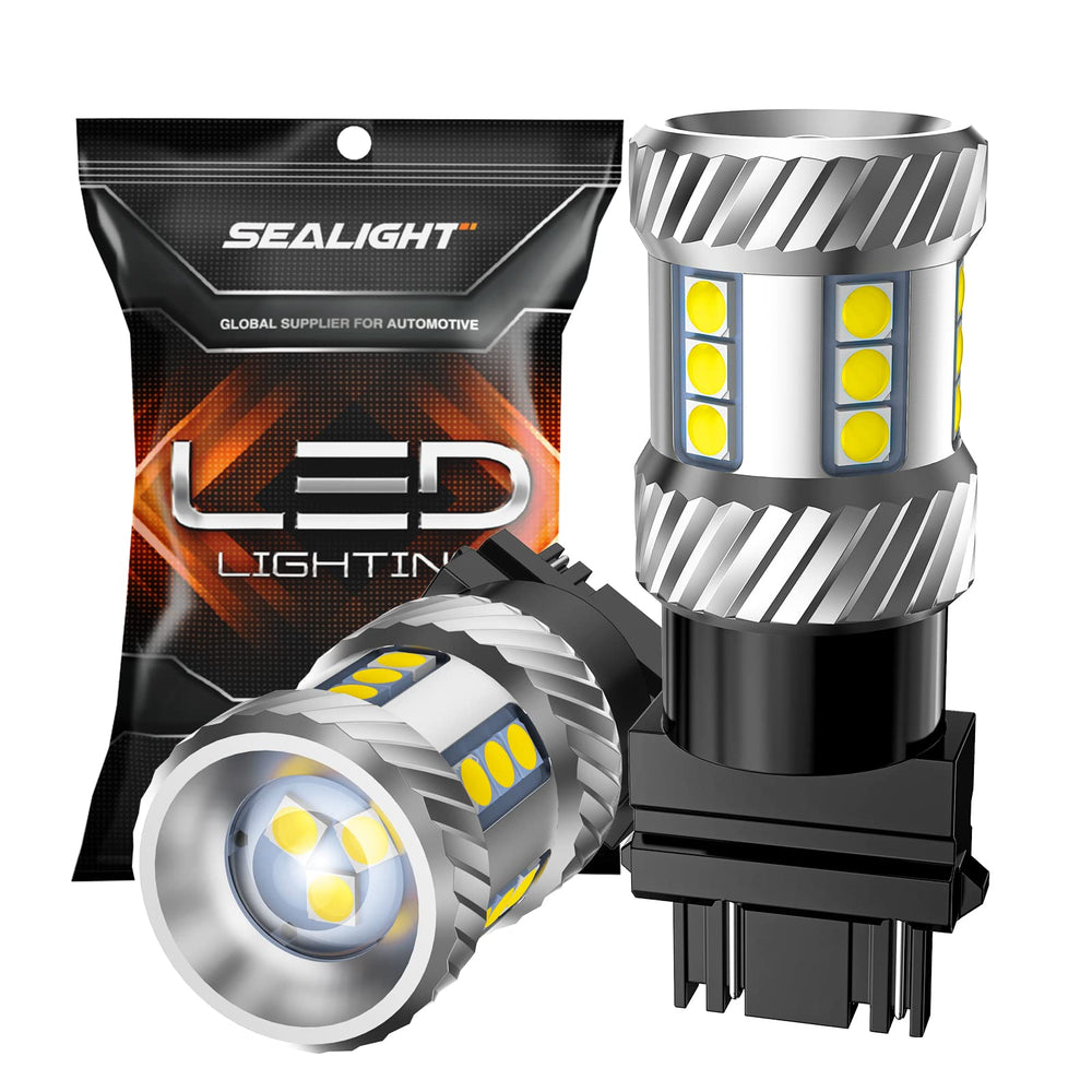 SEALIGHT 3157 front view showing compact design and bright output