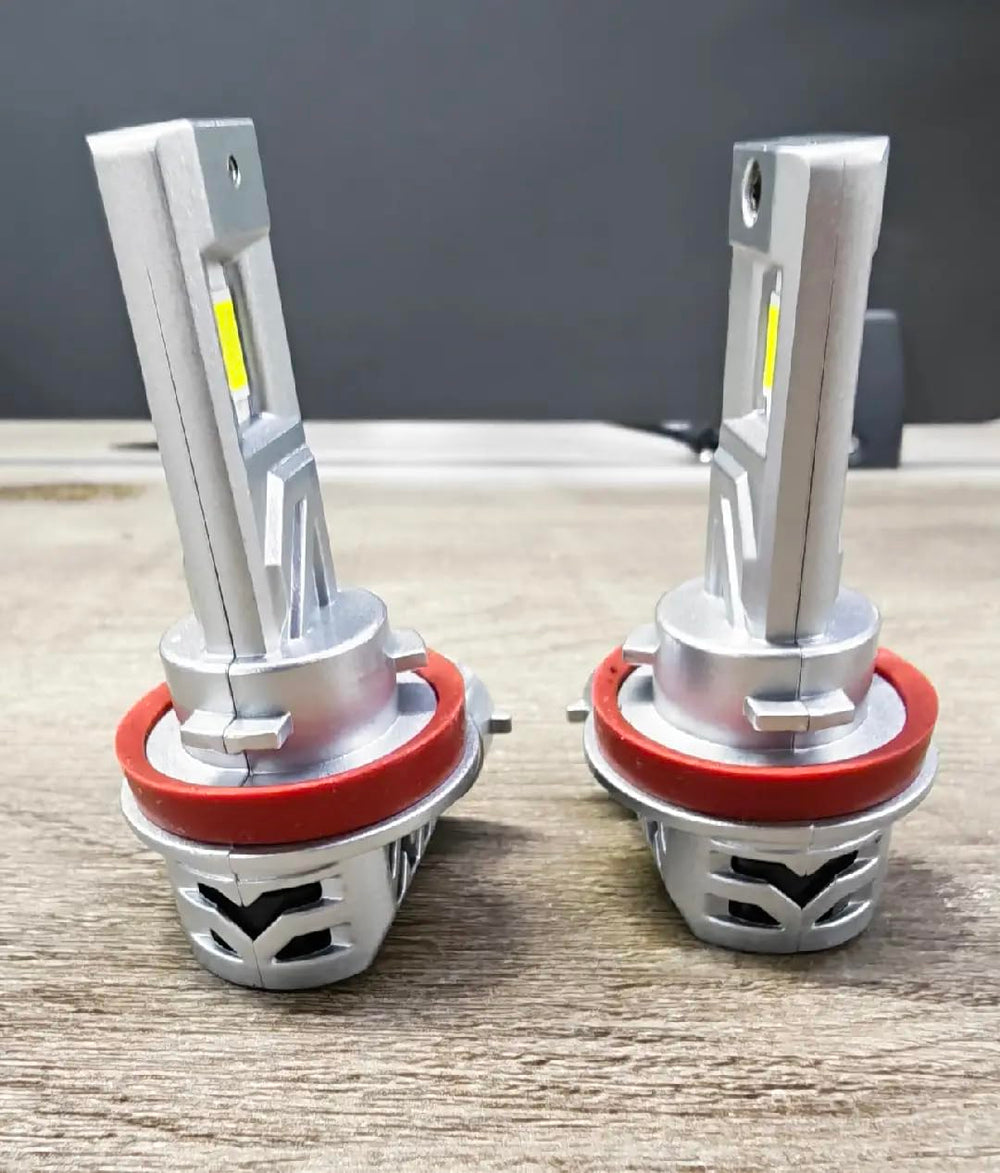 SEALIGHT retail pack with two bulbs and accessories showing included parts