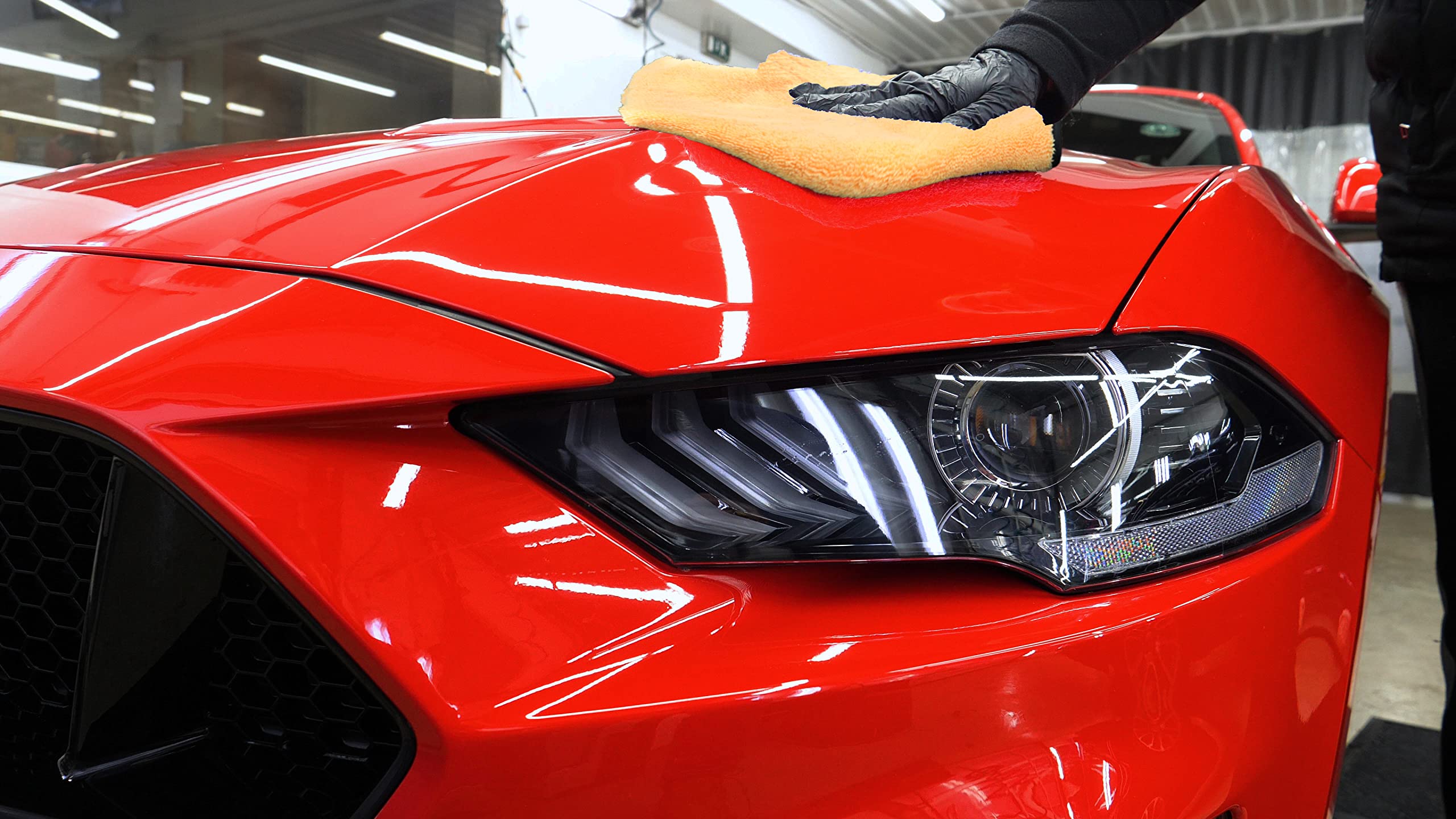 Simple Houseware towel drying a car panel fast while protecting paint