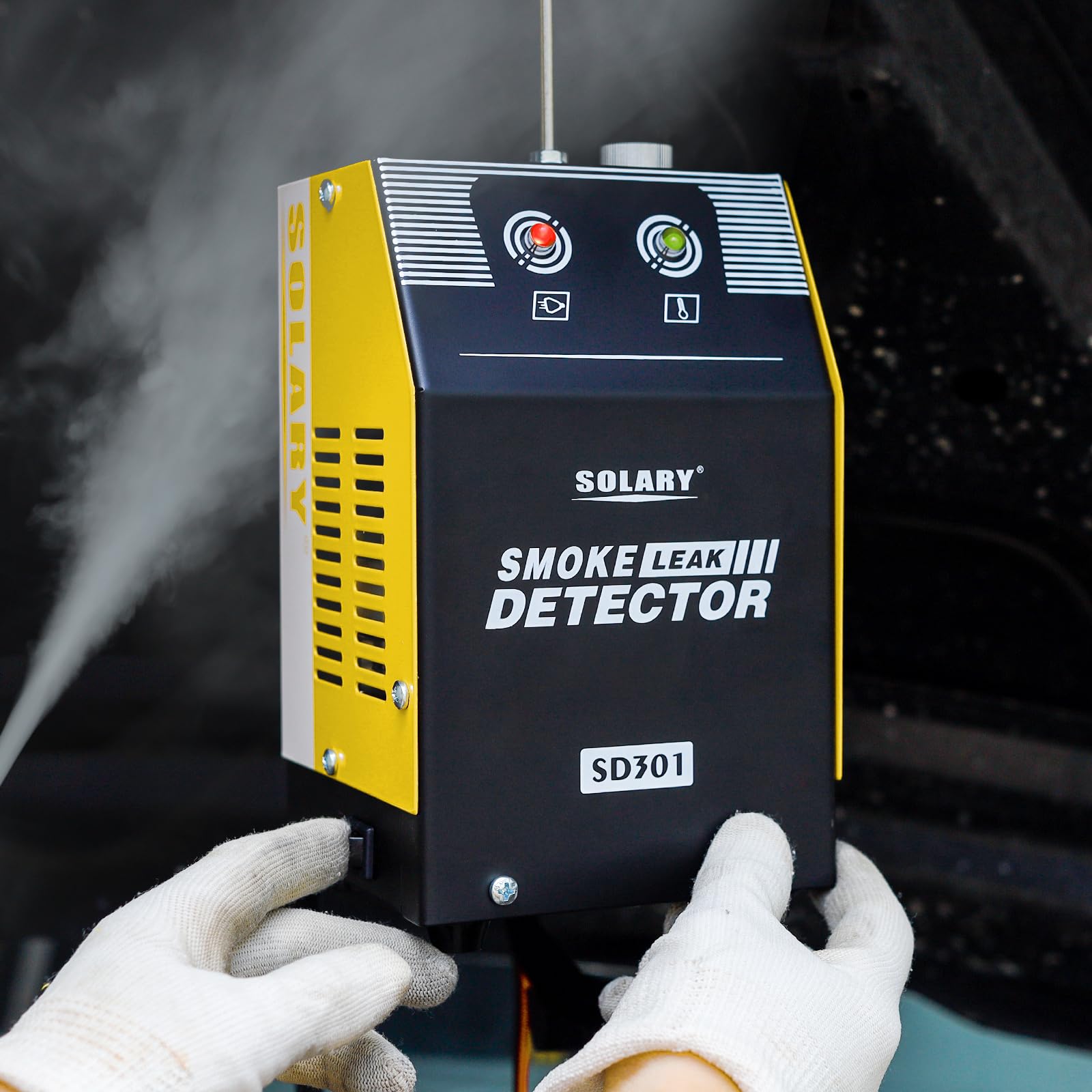 Solary smoke machine connected to engine EVAP system for fast diagnosis