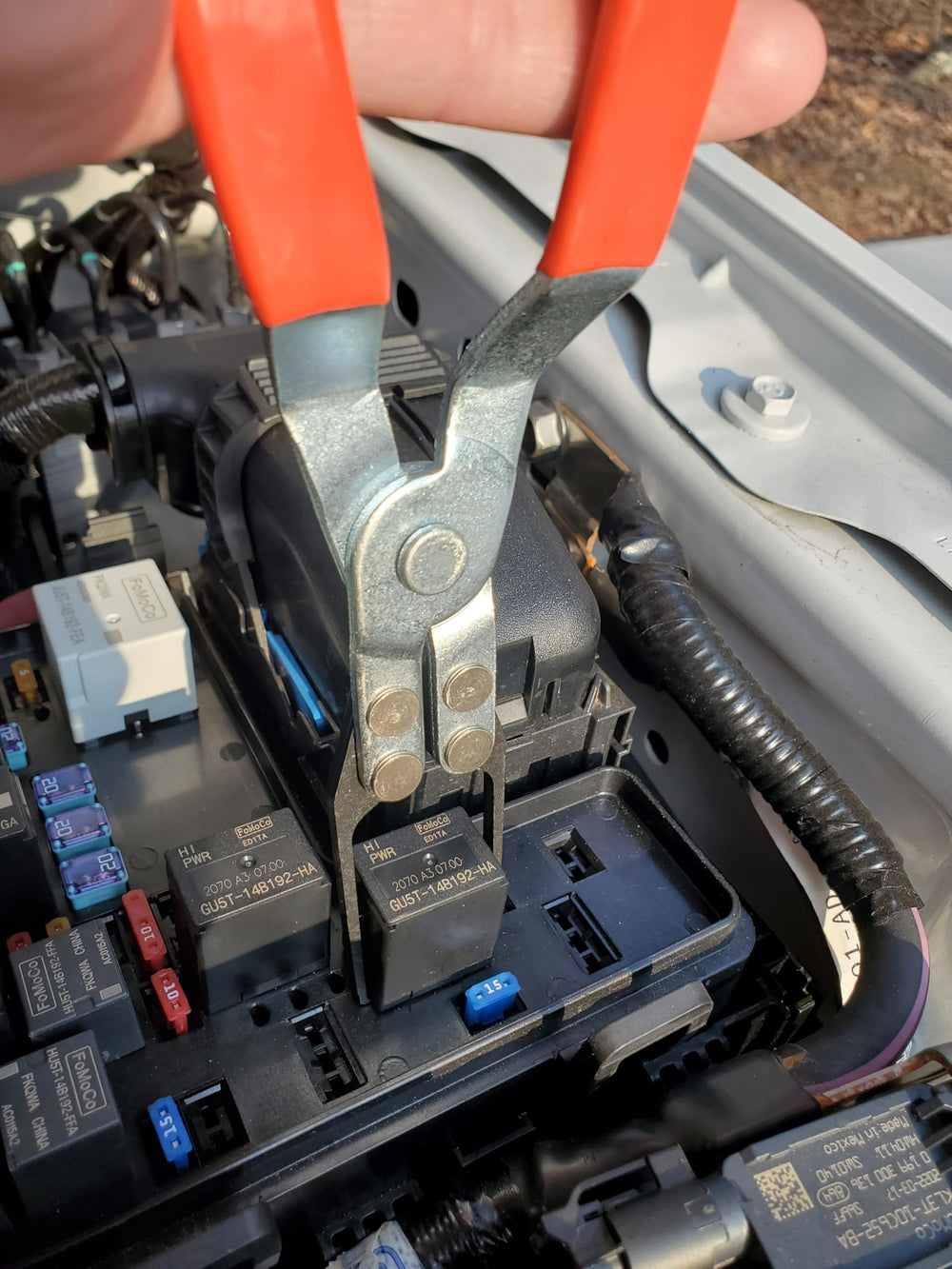 Sound Troubleshooting LED indicators lit green and red for instant pass or fail feedback