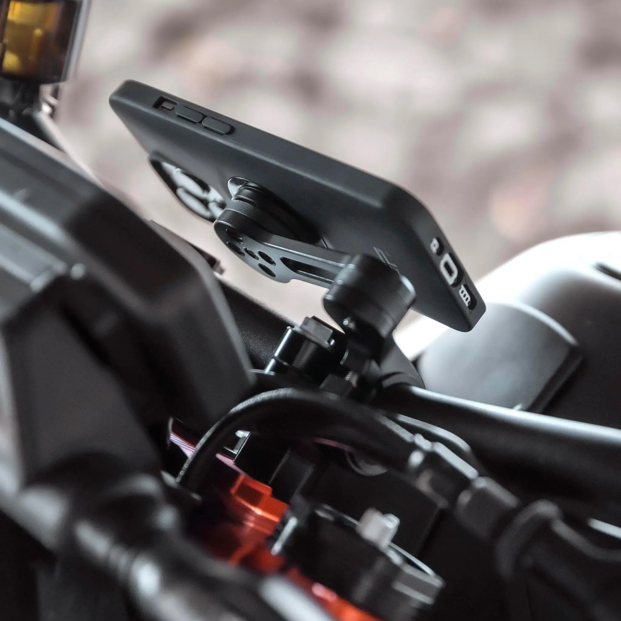 SP CONNECT close-up of vibration damper showing reduced shock transmission benefit