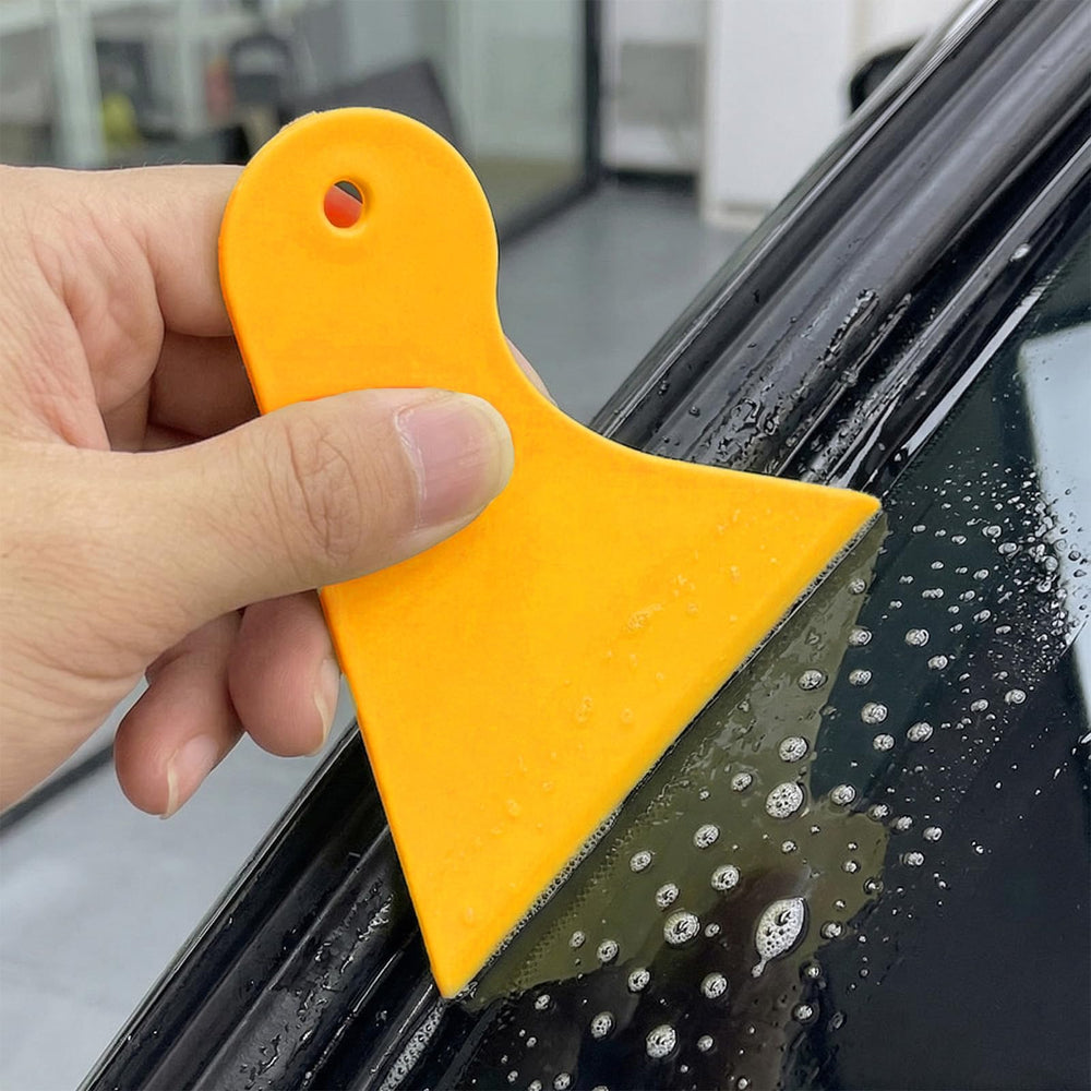 Spanno squeegees arranged to remove bubbles and create smooth seams