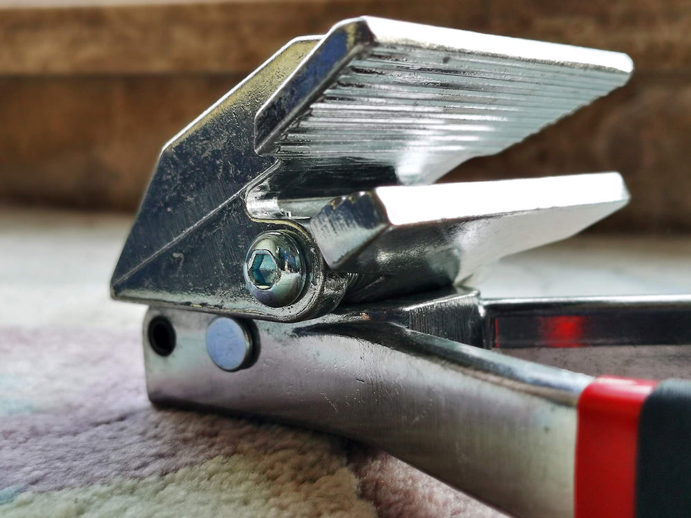 SPEED FORCE CUTTEREX accessing carpet edge near baseboard for precise tensioning