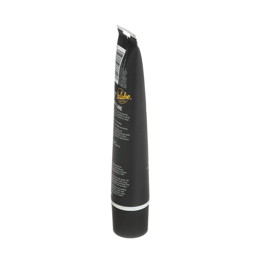 Sta-Lube SL3331 being applied to camshaft lobe demonstrating start-up protection