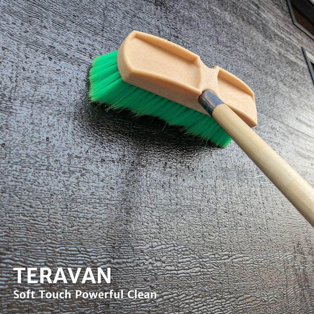 Teravan saturated bristles holding water to improve cleaning and reduce streaks