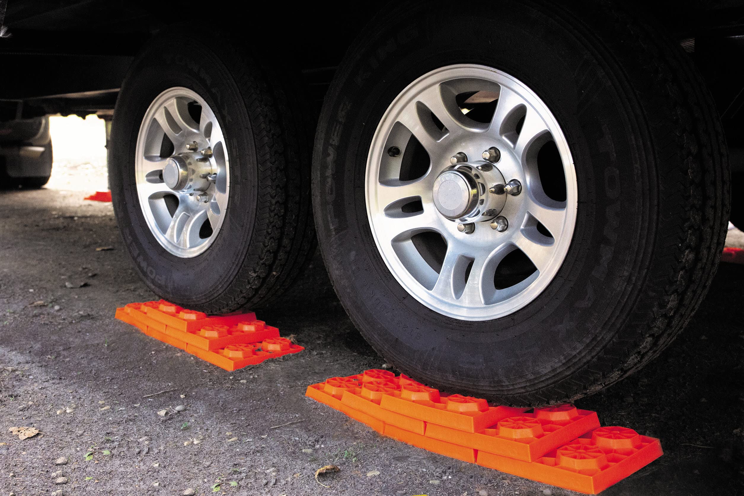 Tri-Lynx supporting a tandem axle to show heavy-load stability benefit