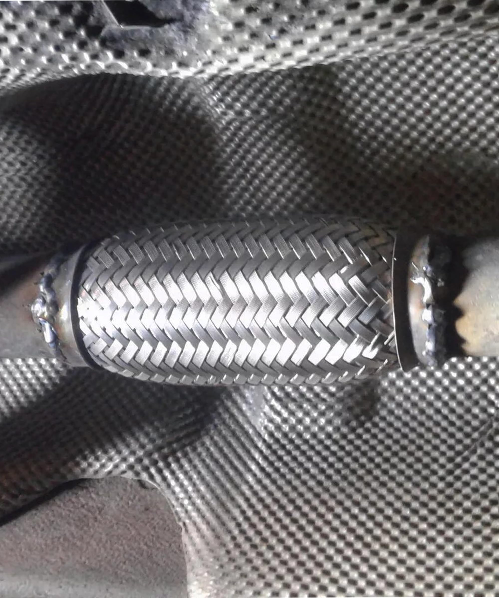 UNLRAE flex pipe in garage scene with tools showing quick replacement convenience
