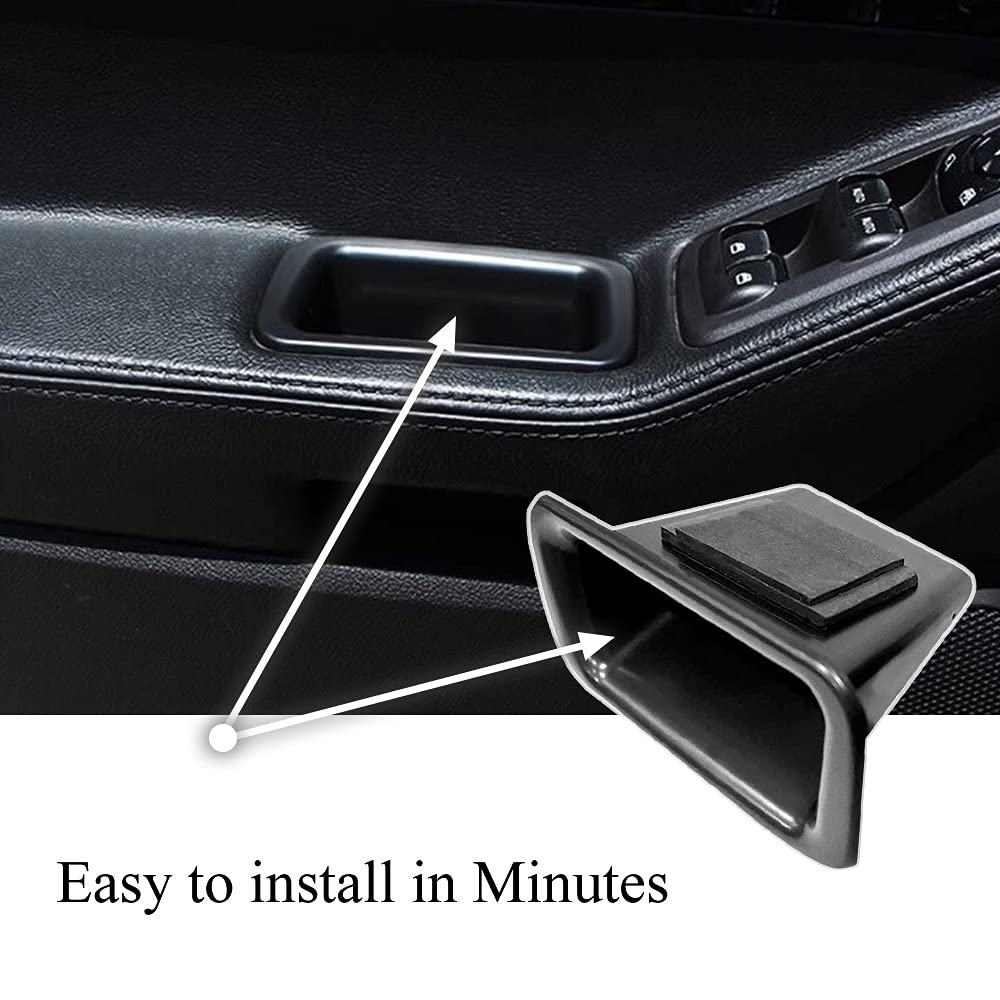 Vesul organizer installed in passenger grab handle for easy-access benefit