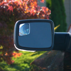 Closeup of WadeStar RM10 mirror surface highlighting clear optics and reduced blind spots