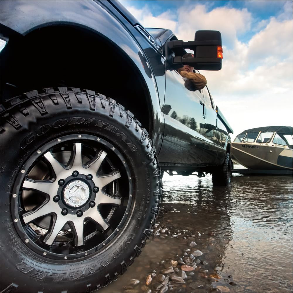 WARN hub being hand-turned to lock demonstrating manual engagement