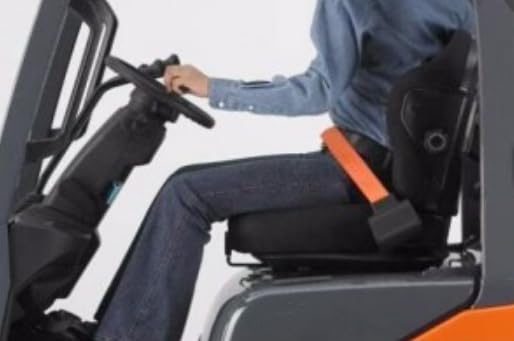 WGGDRAQQ belt installed in a tractor seat demonstrating tidy retraction and fit