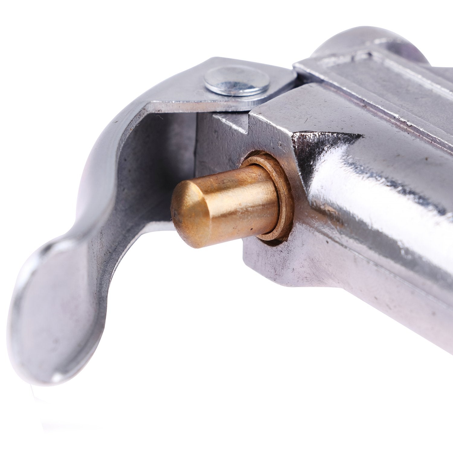 WYNNsky straight head air chuck attached to valve demonstrating secure bayonet connection benefit