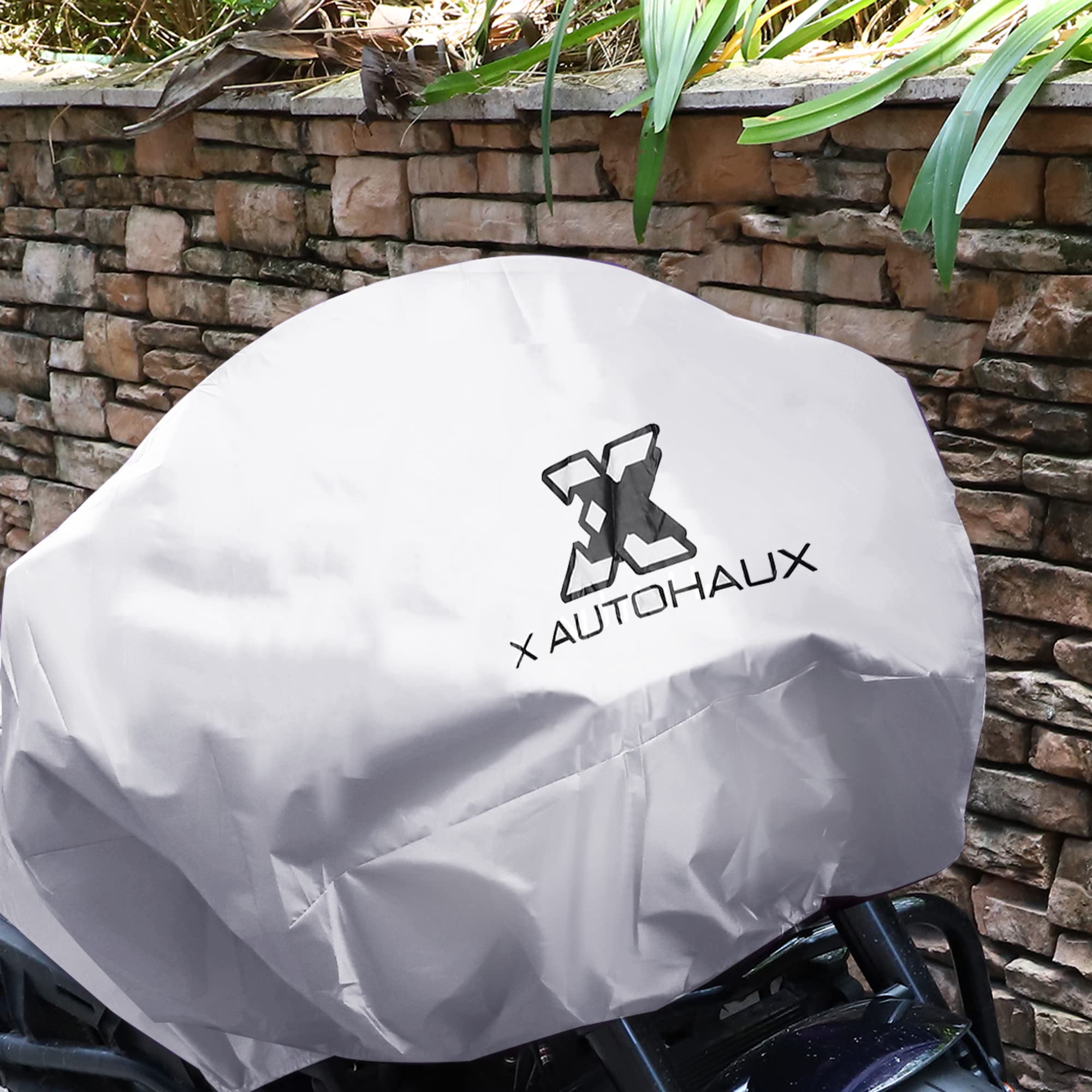 X AUTOHAUX cover with water droplets demonstrating rain resistance benefit
