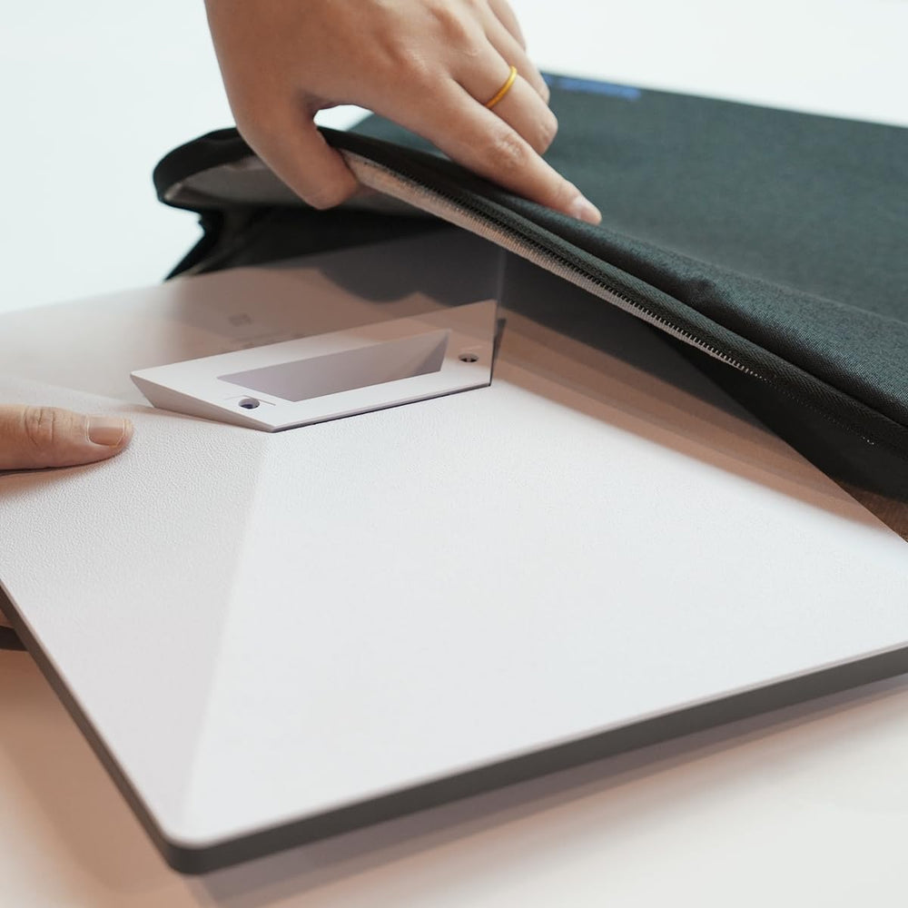 XTAR zipper and handle detail for fast access and comfortable carrying