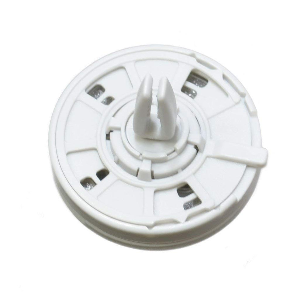 Yankee Candle clean cotton size scale with hand illustrating compact design and easy installation