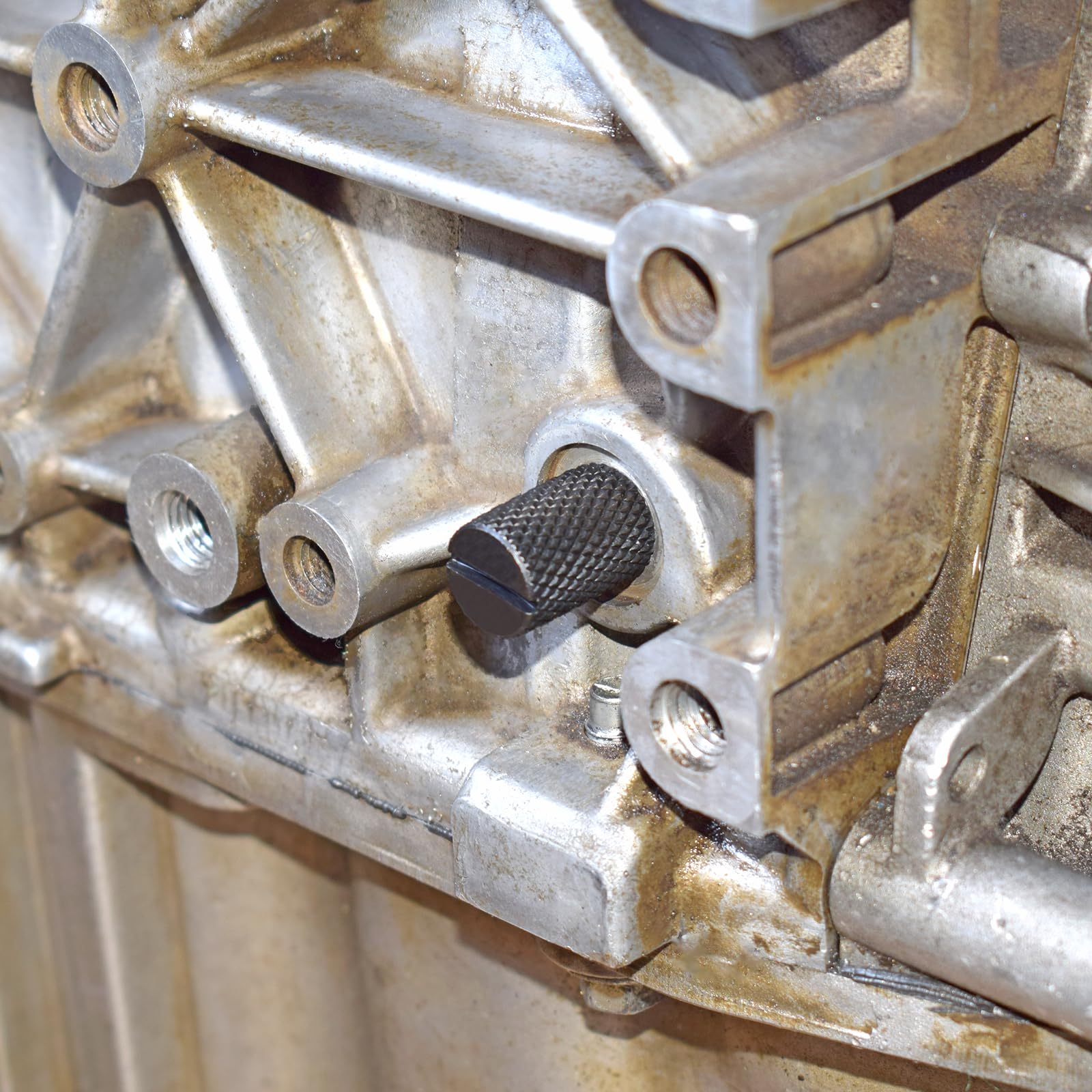 Yuesstloo gloves and small parts offering cleaner handling and workshop safety